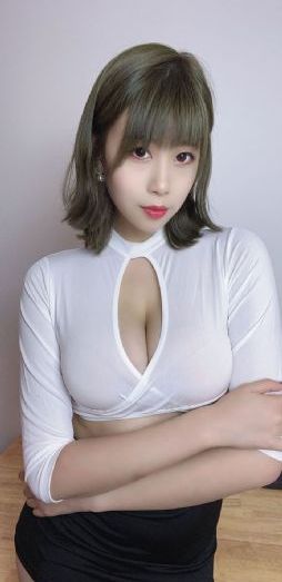 国产极品一线天草莓视频在线观看_超清电影免费在线
